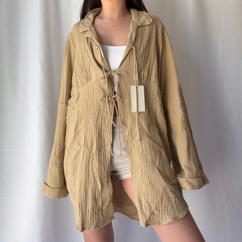 Strait. POEMA TAN COLLARED TIE BLOUSE - Picture 2 of 5